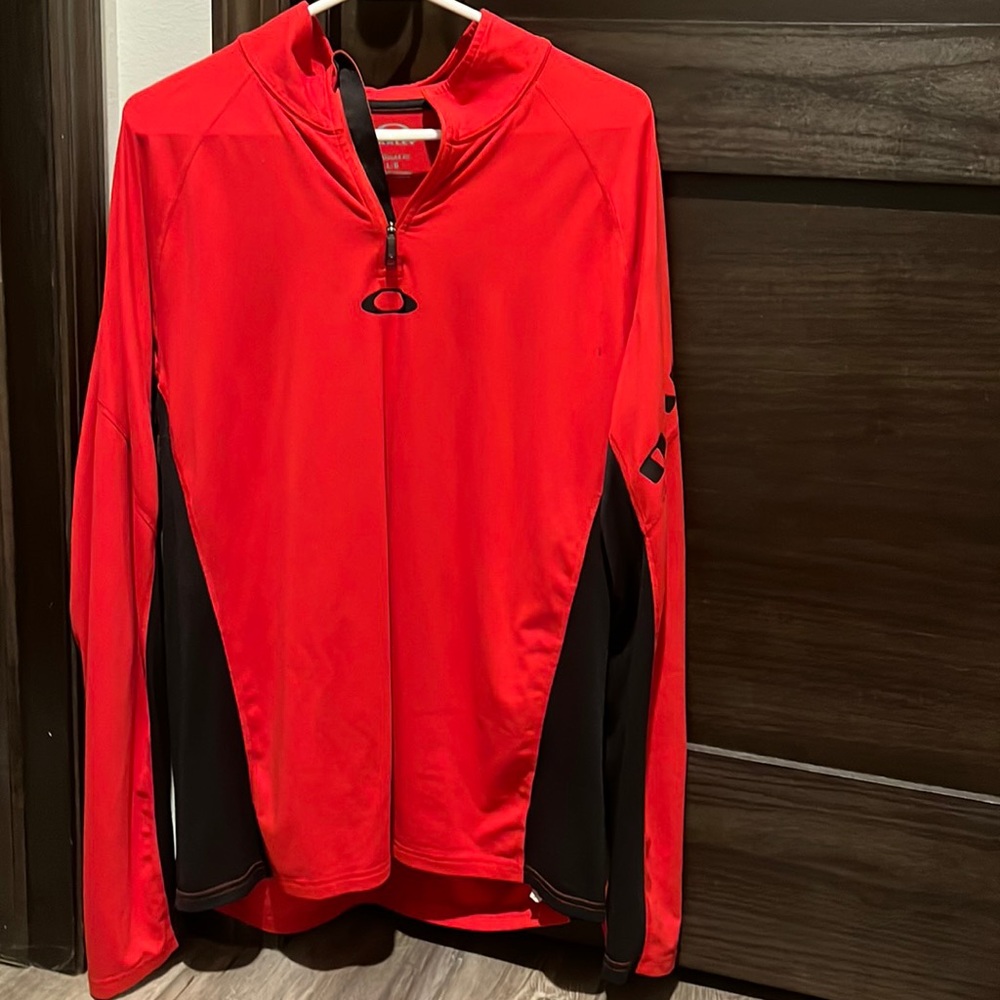 Red Oakley quarter zip sweatshirt size large